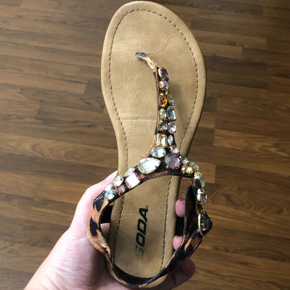 7.5 cheetah soda flats/sandals - Picture 8 of 9